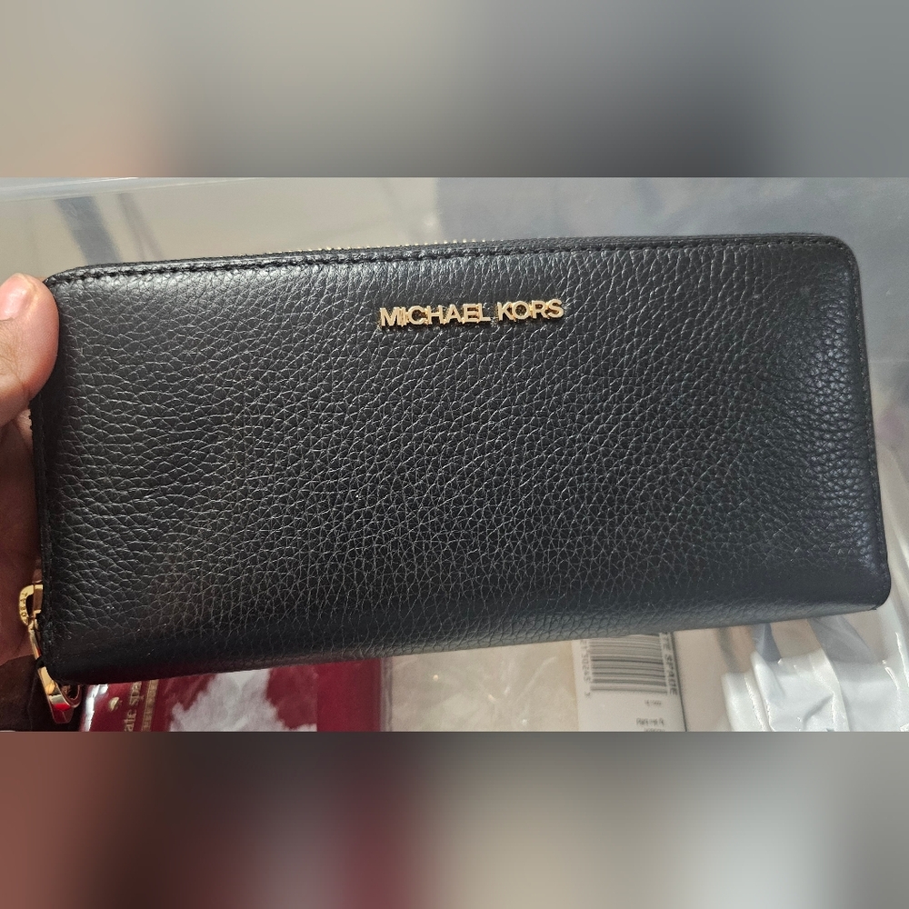 Black continental michael kors wallet - Picture 1 of 1
